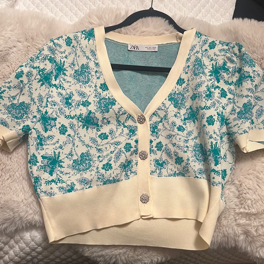 Prett Zara knit cardigan! Beautiful teal and white with sparkly buttons!